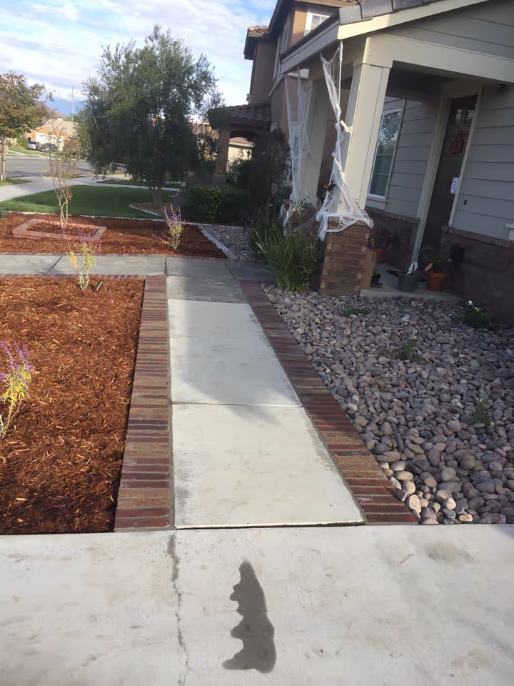 Residential Concrete Planters Flatwork Walkways — photo 10
